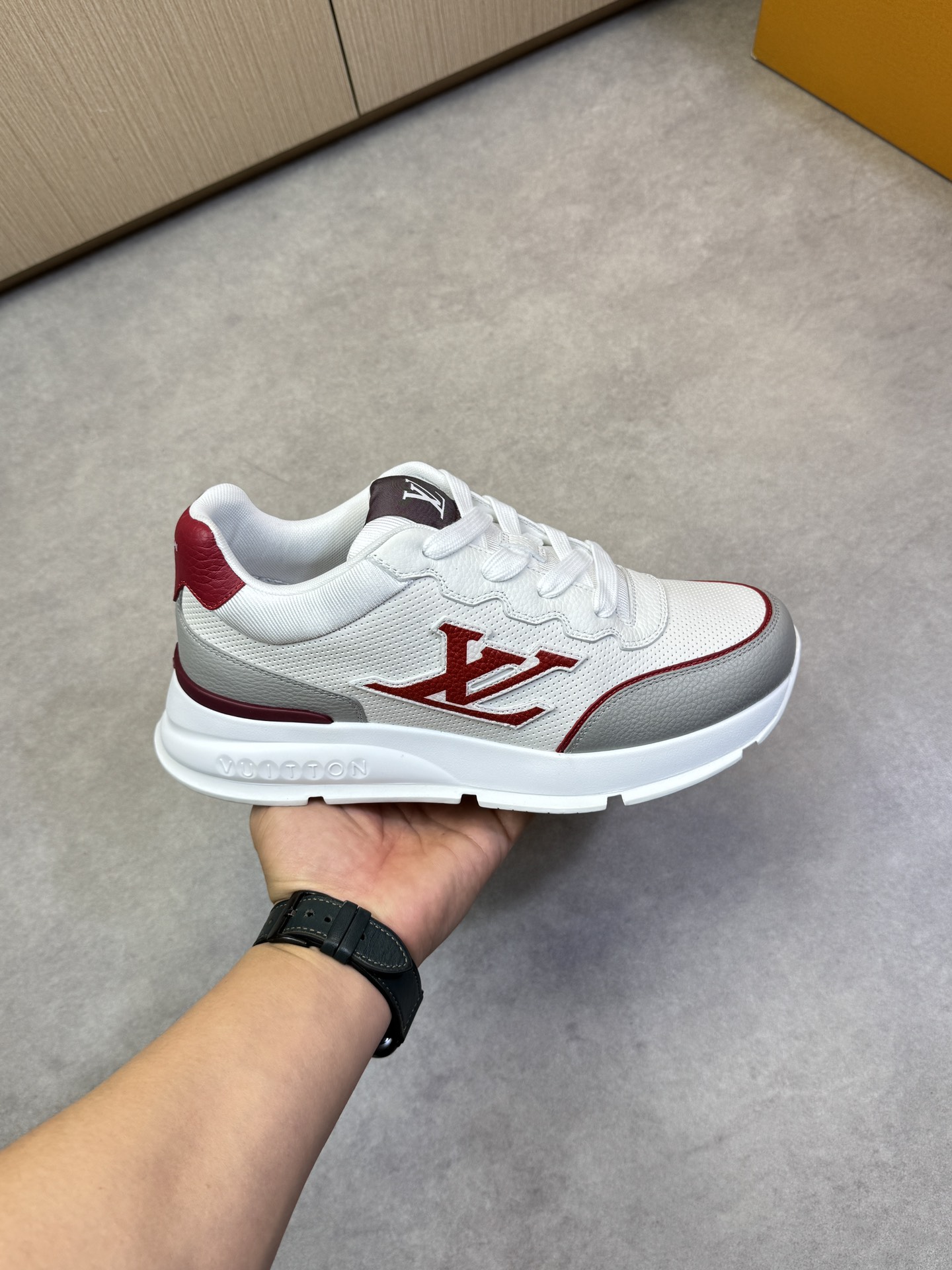 LVShoes
