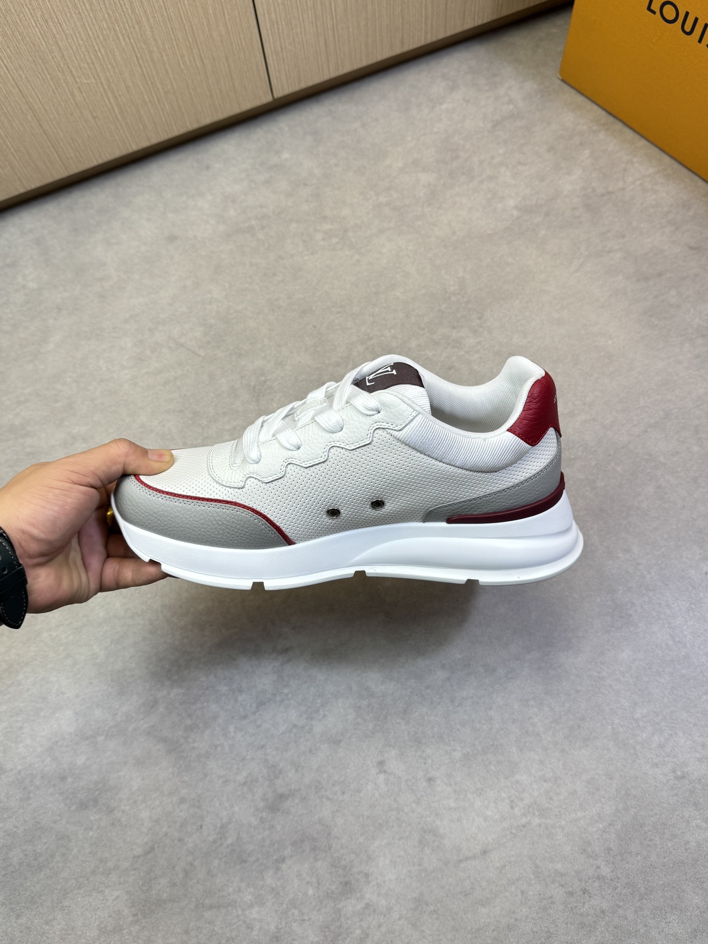 LVShoes