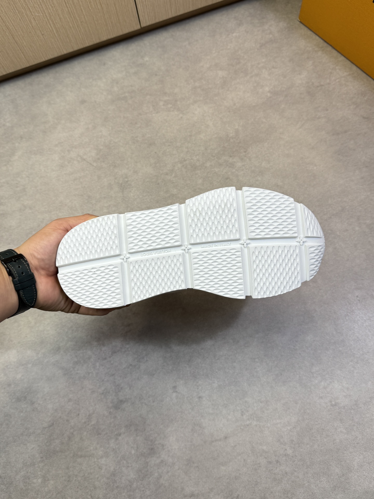 LVShoes