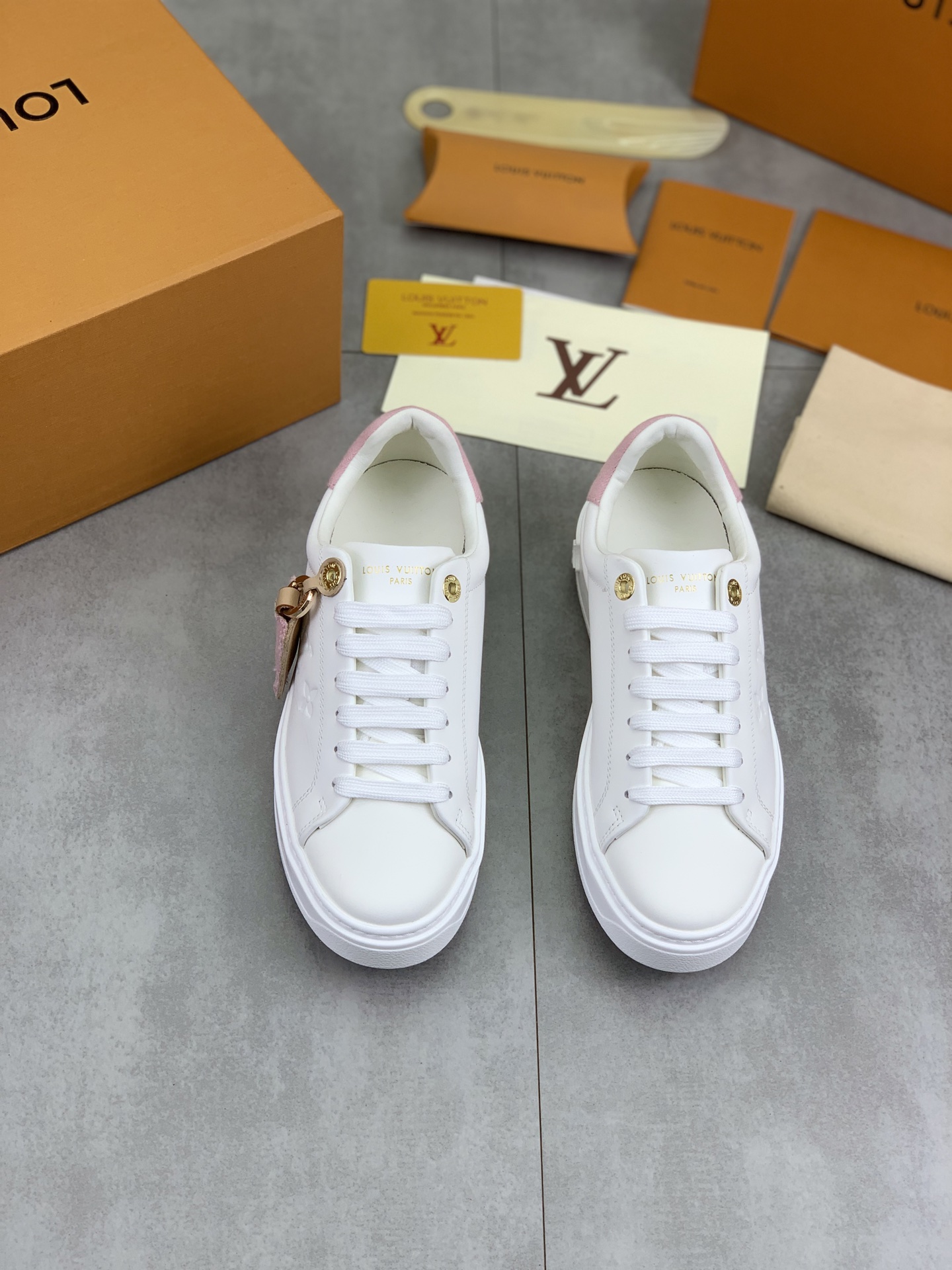 LVShoes