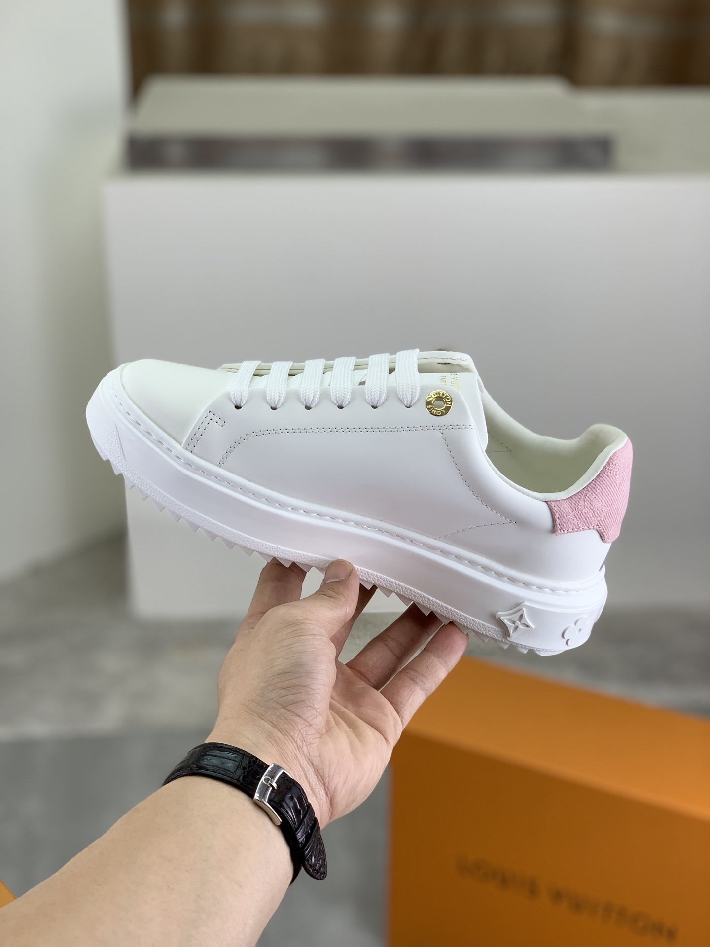 LVShoes