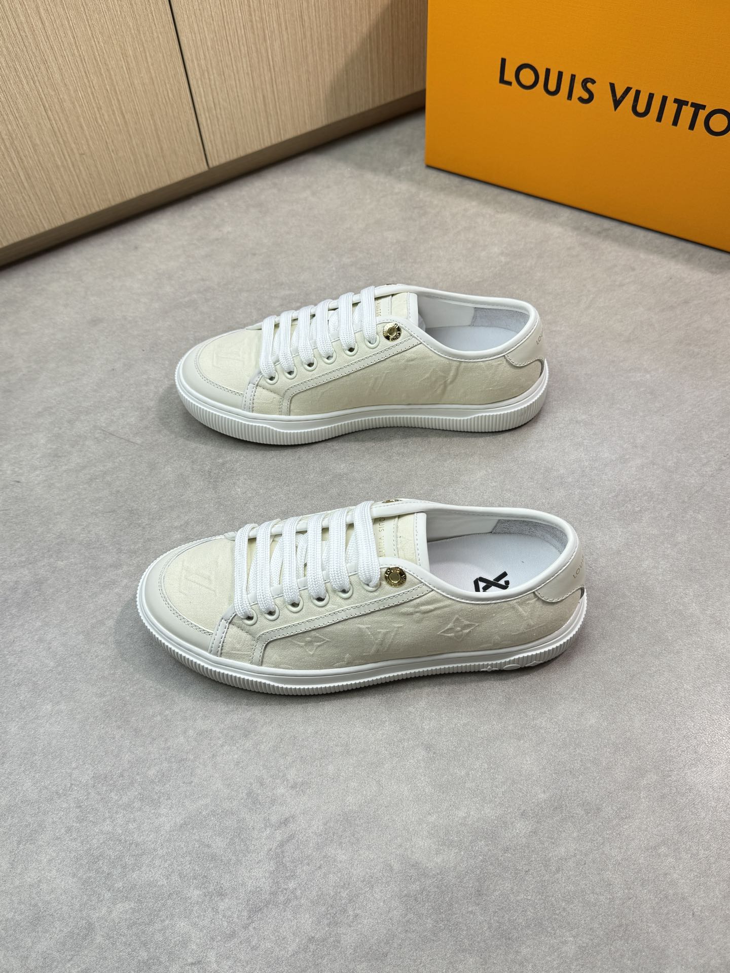 LVShoes