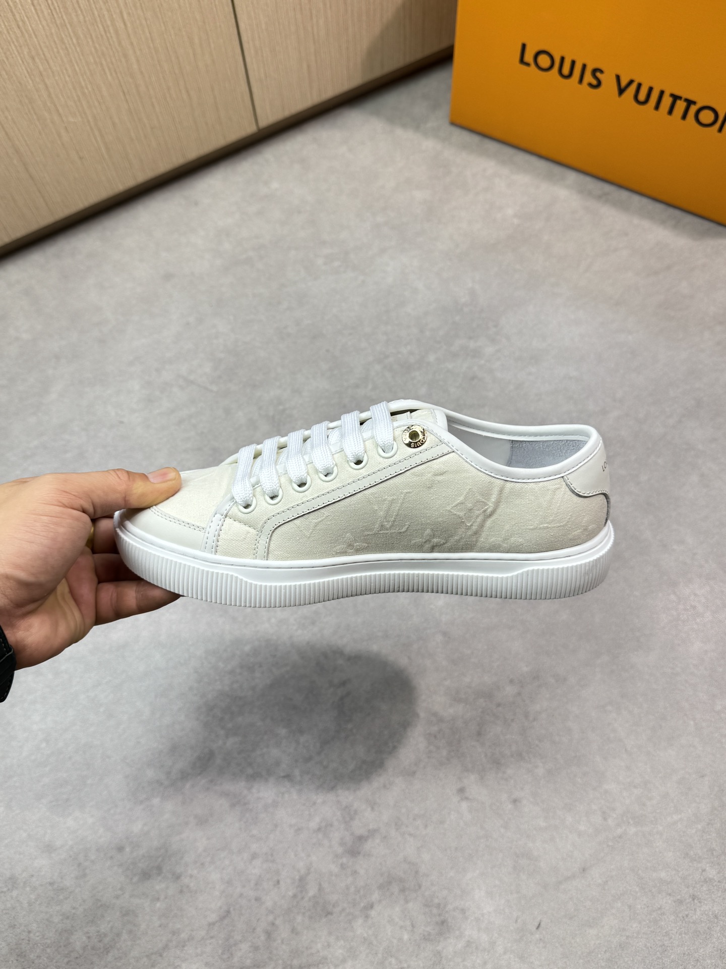 LVShoes
