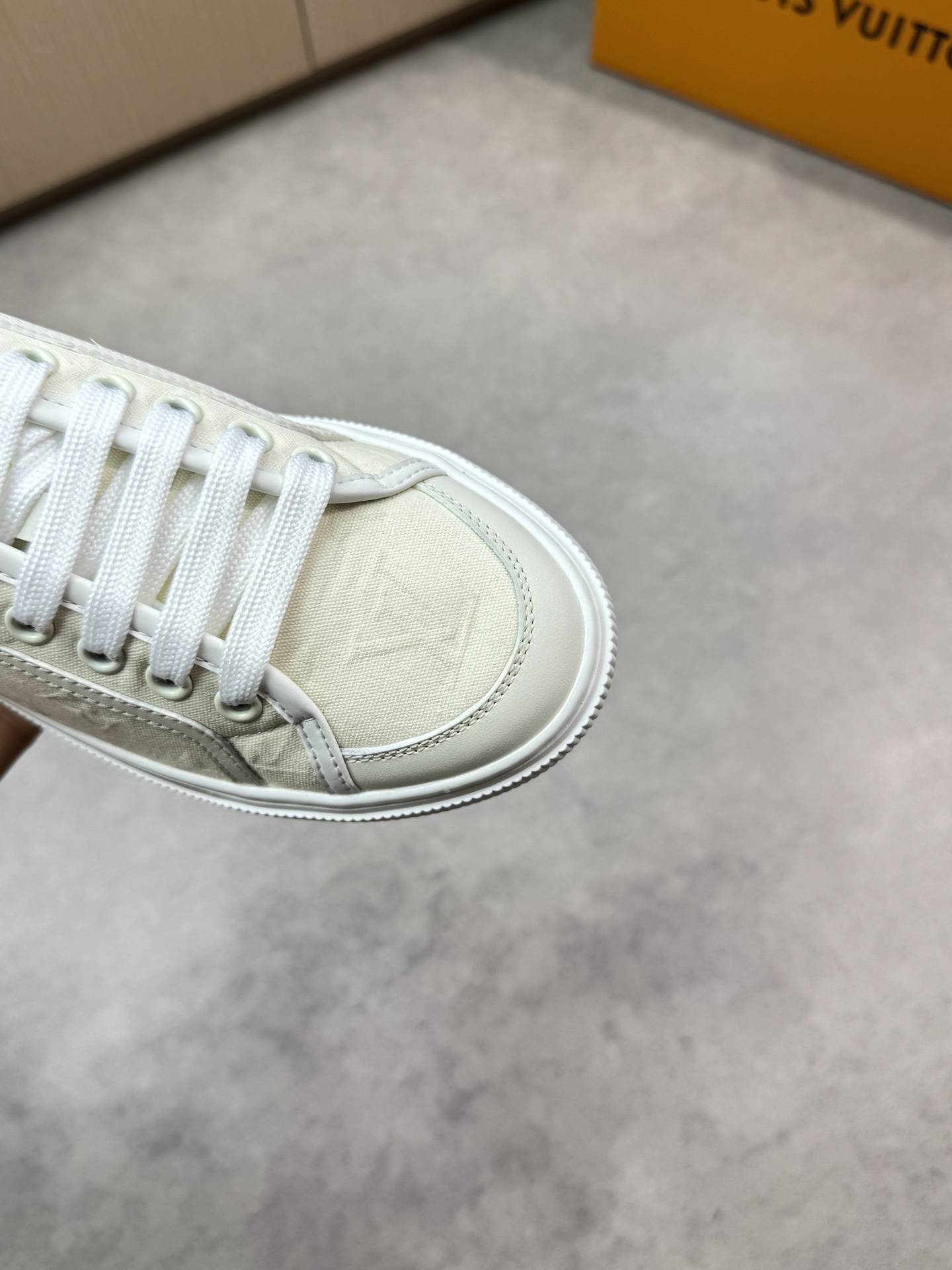 LVShoes