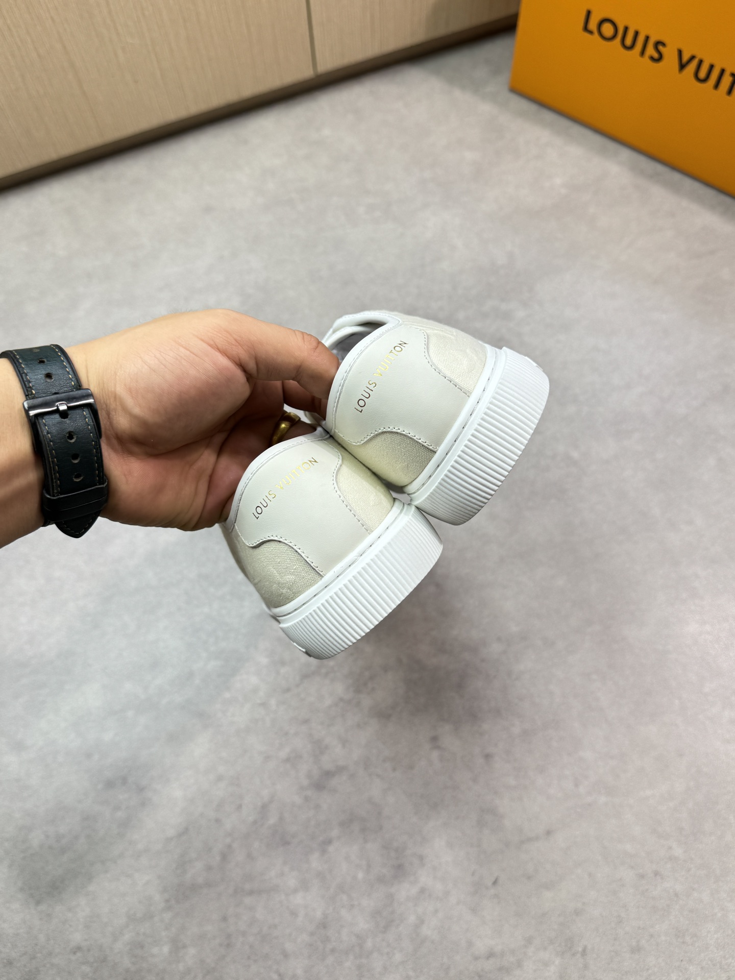LVShoes