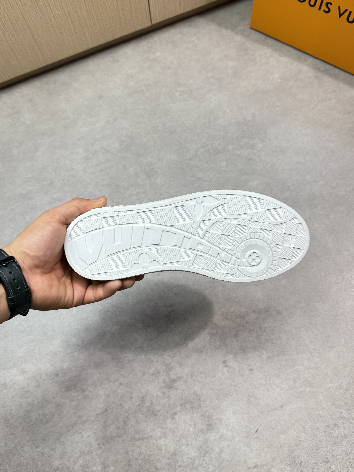 LVShoes