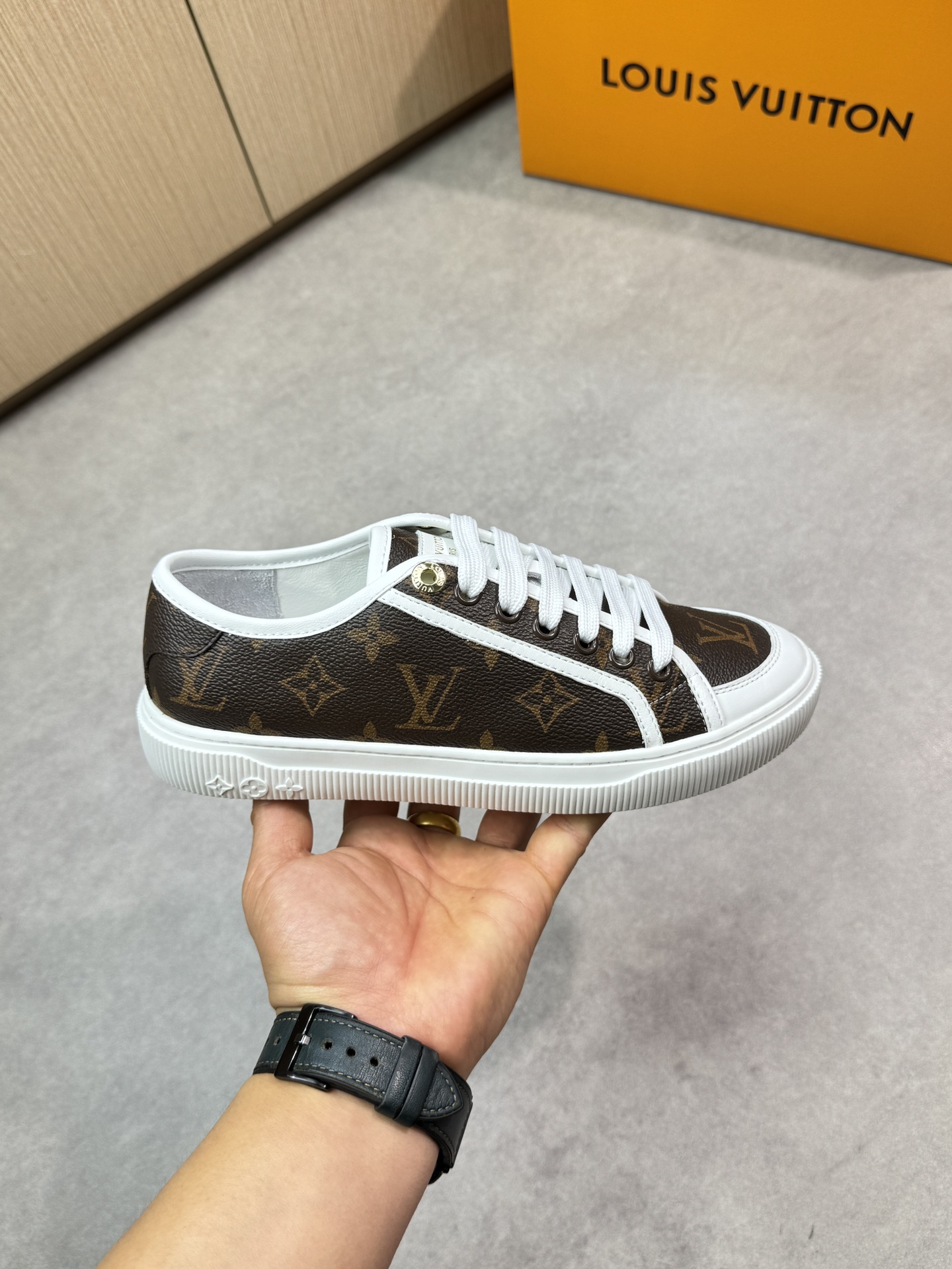 LVShoes
