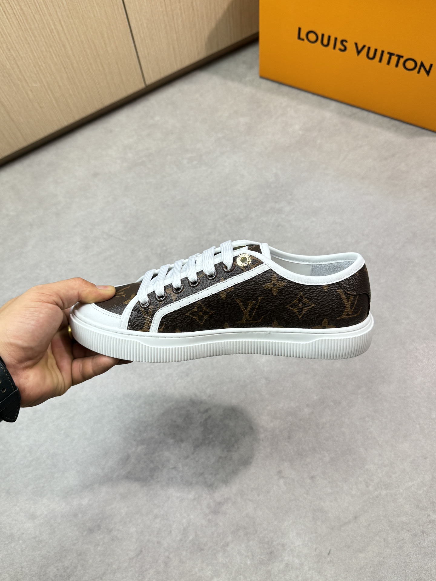 LVShoes