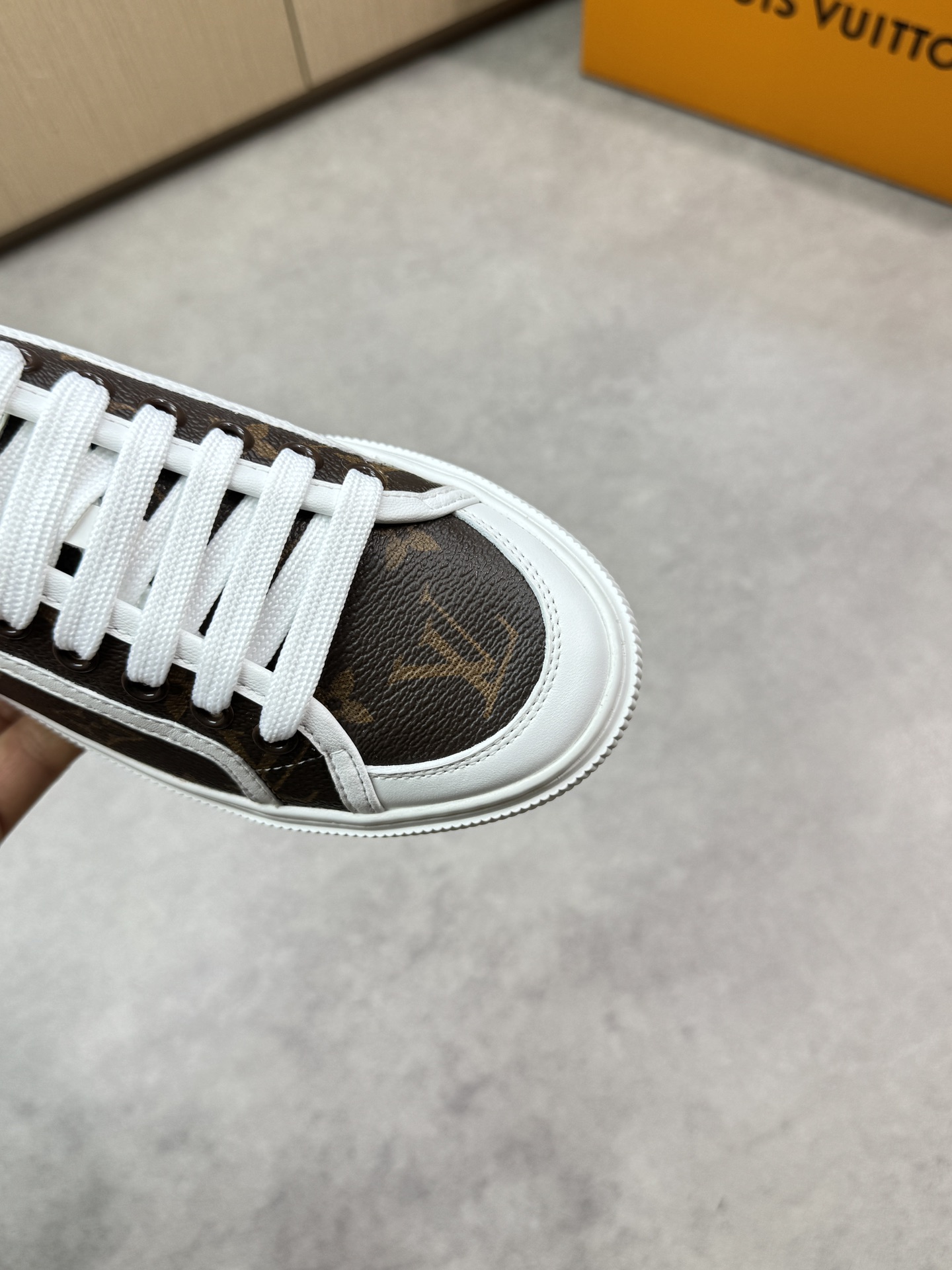 LVShoes