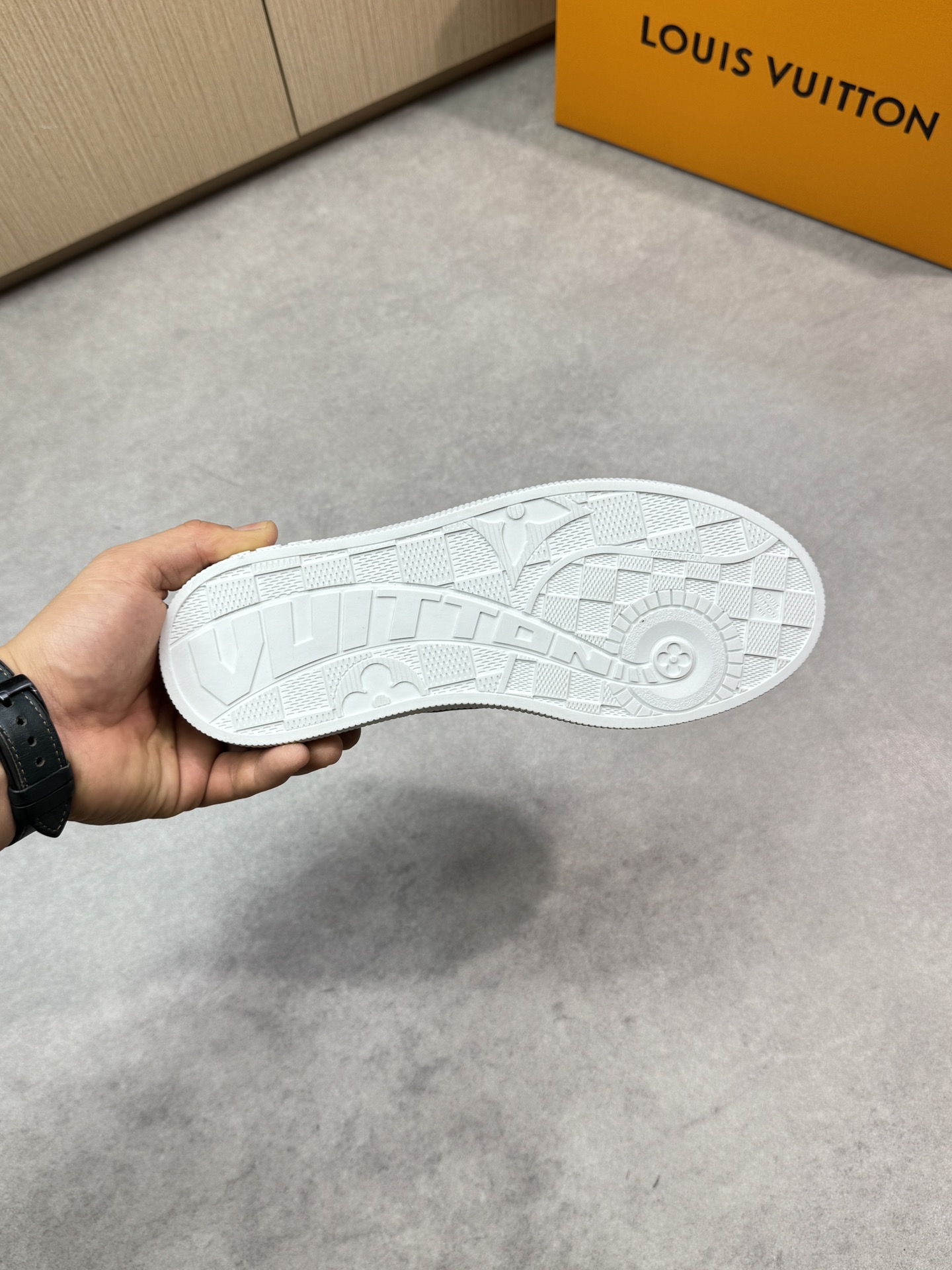 LVShoes