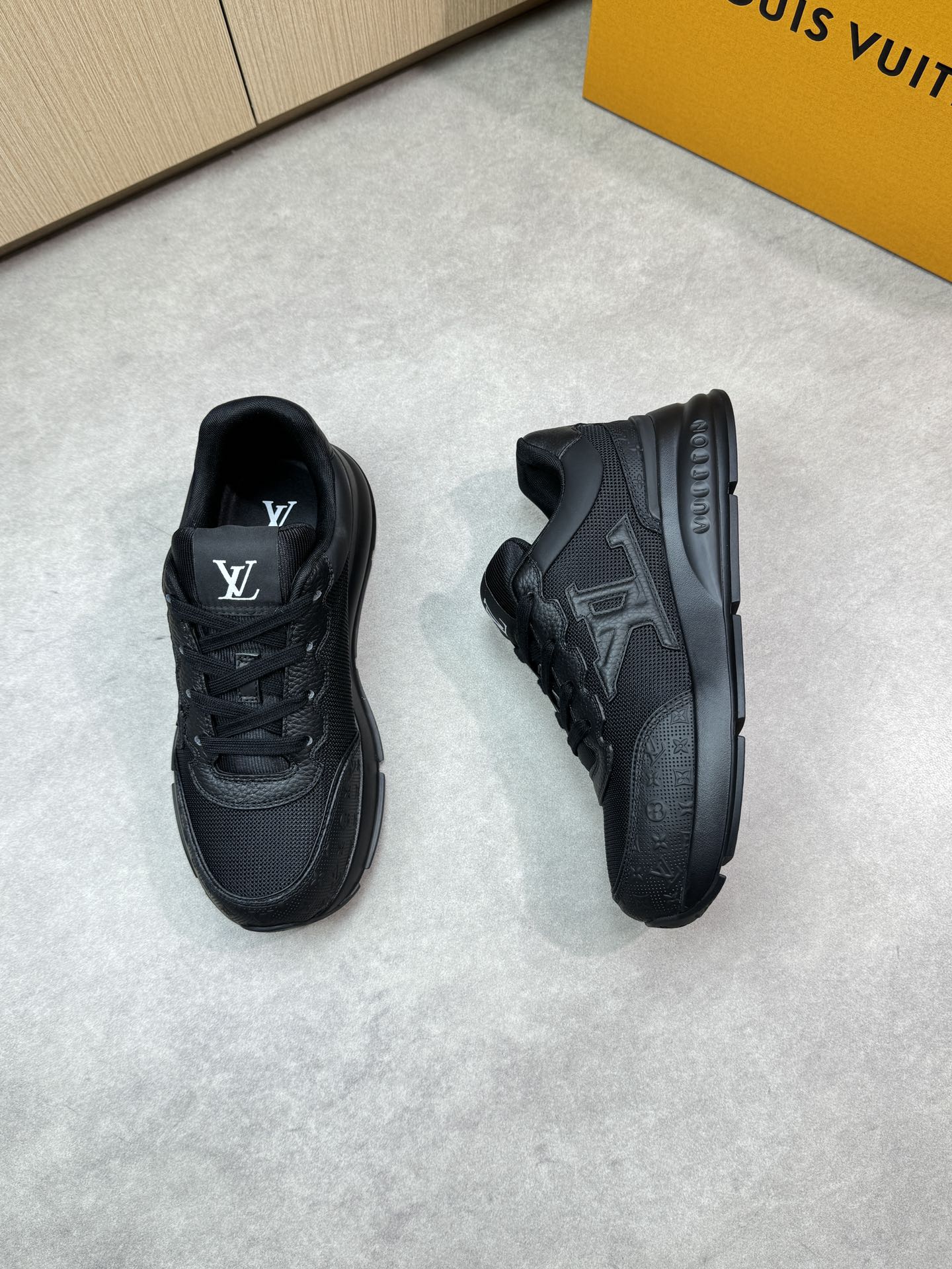 LVShoes