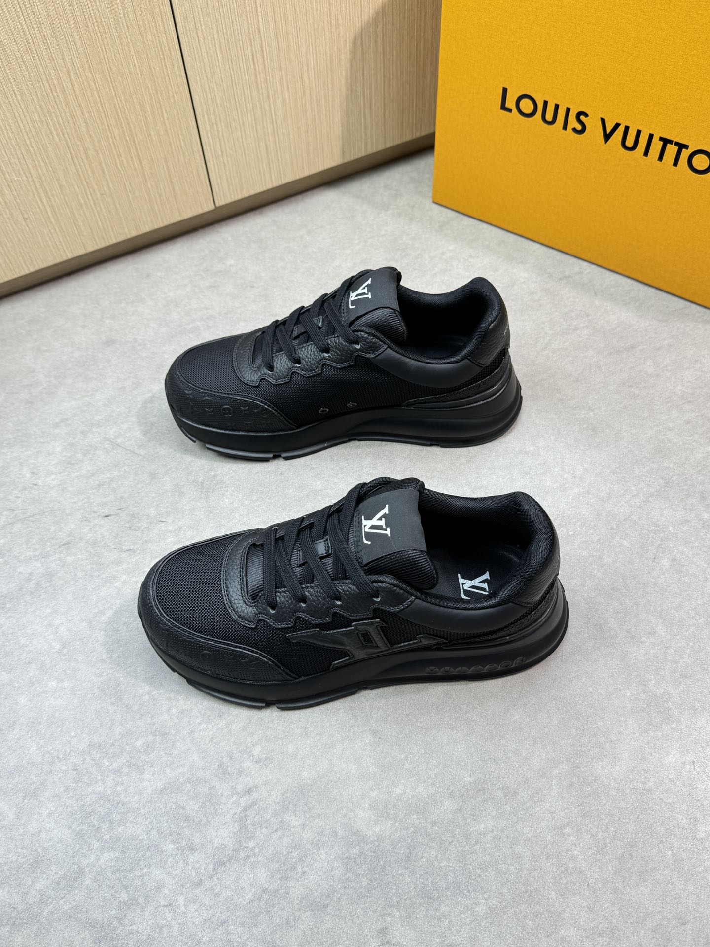 LVShoes