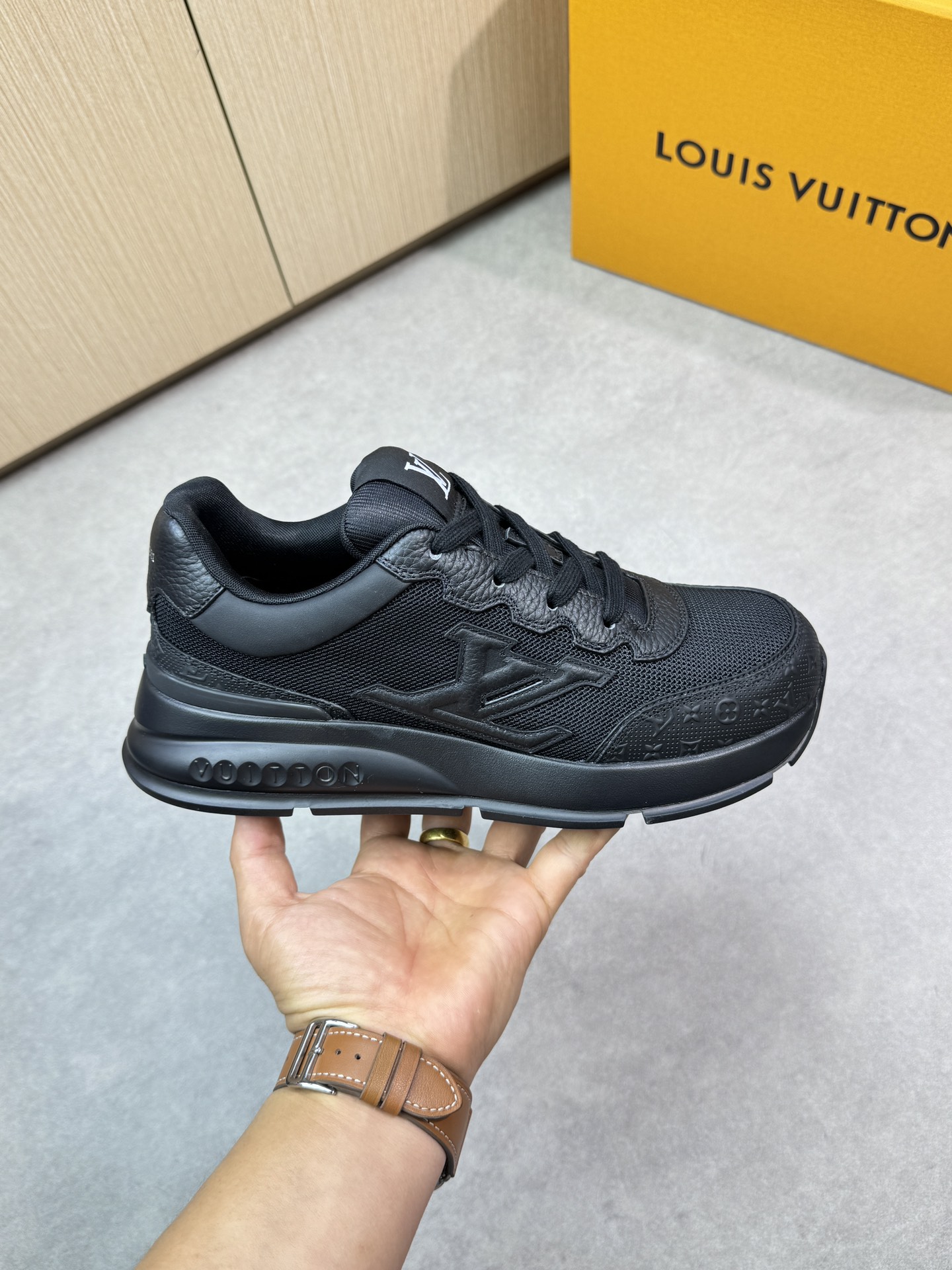 LVShoes