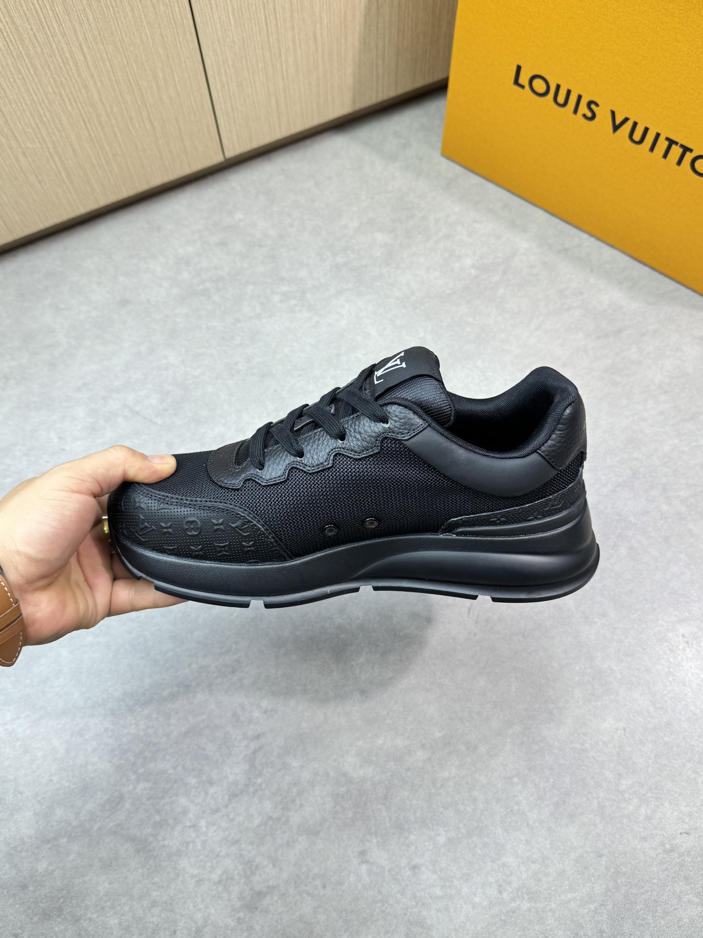 LVShoes