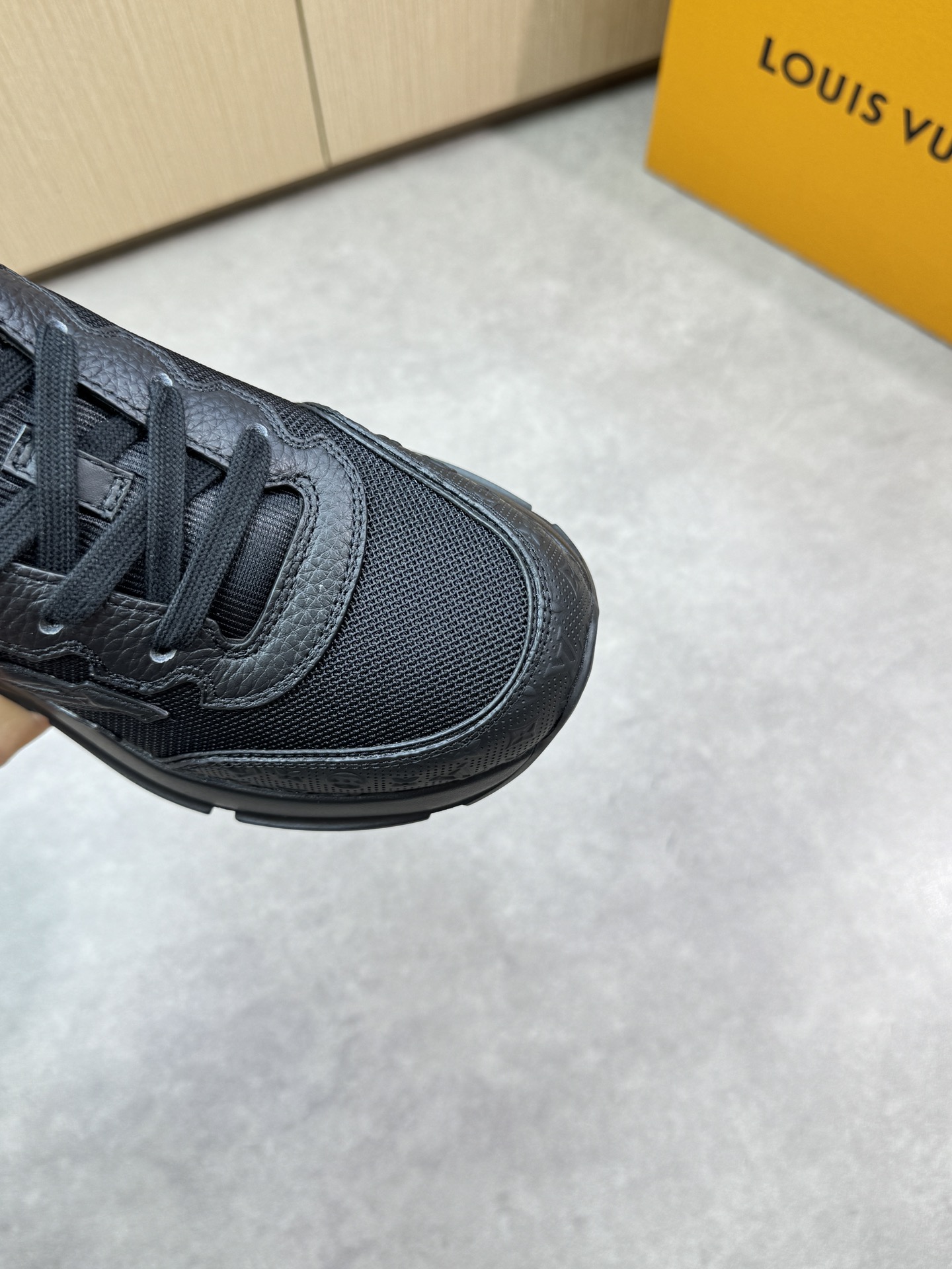 LVShoes