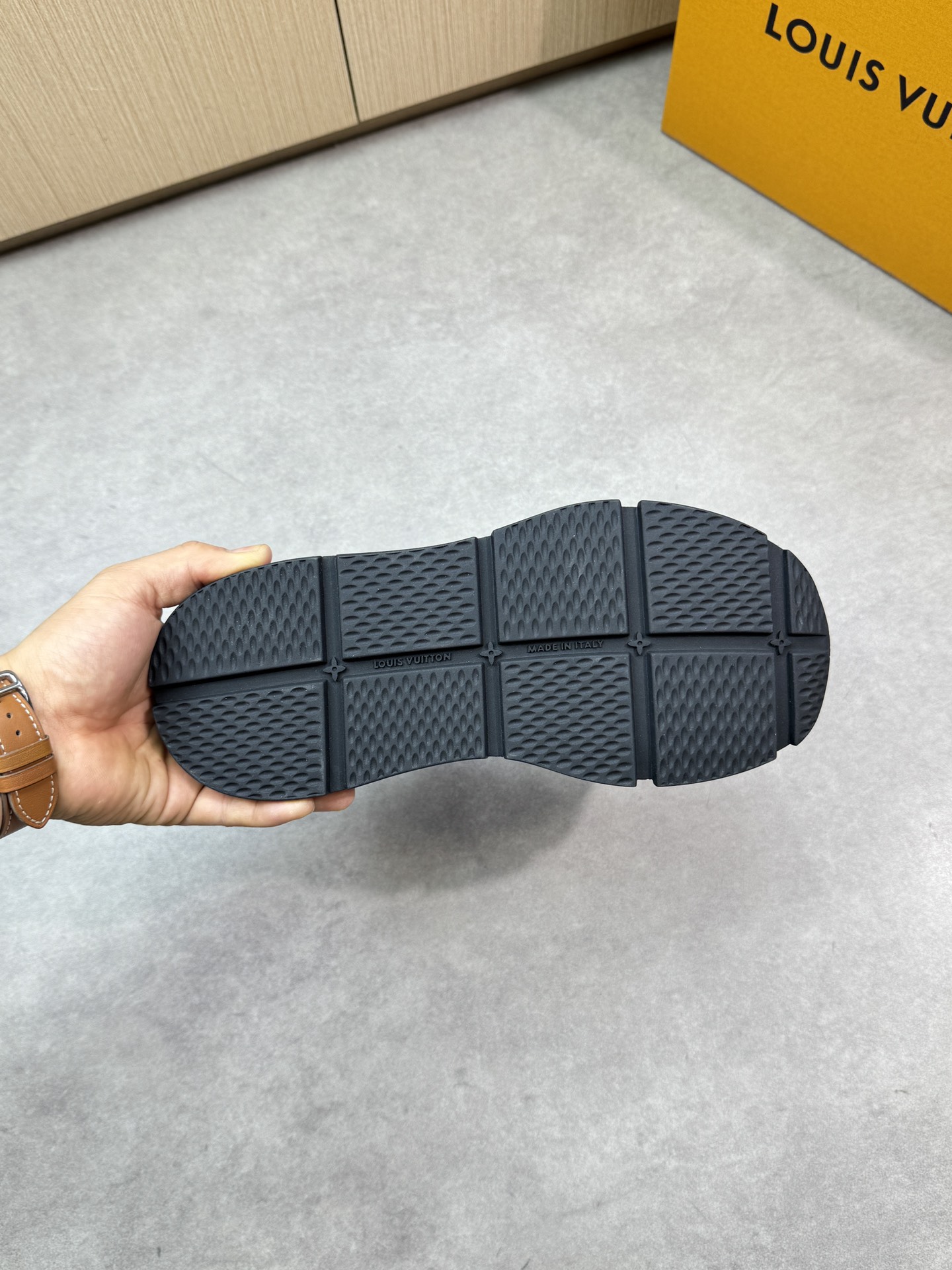 LVShoes