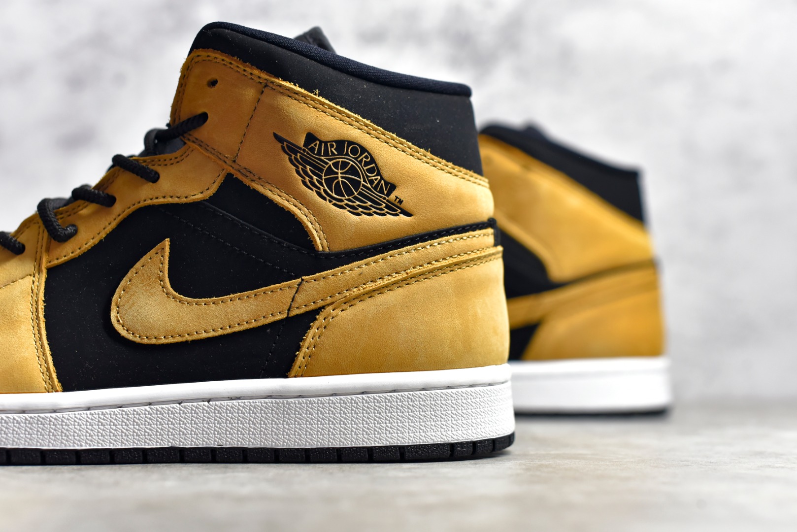 AirJordan1MidSHOES