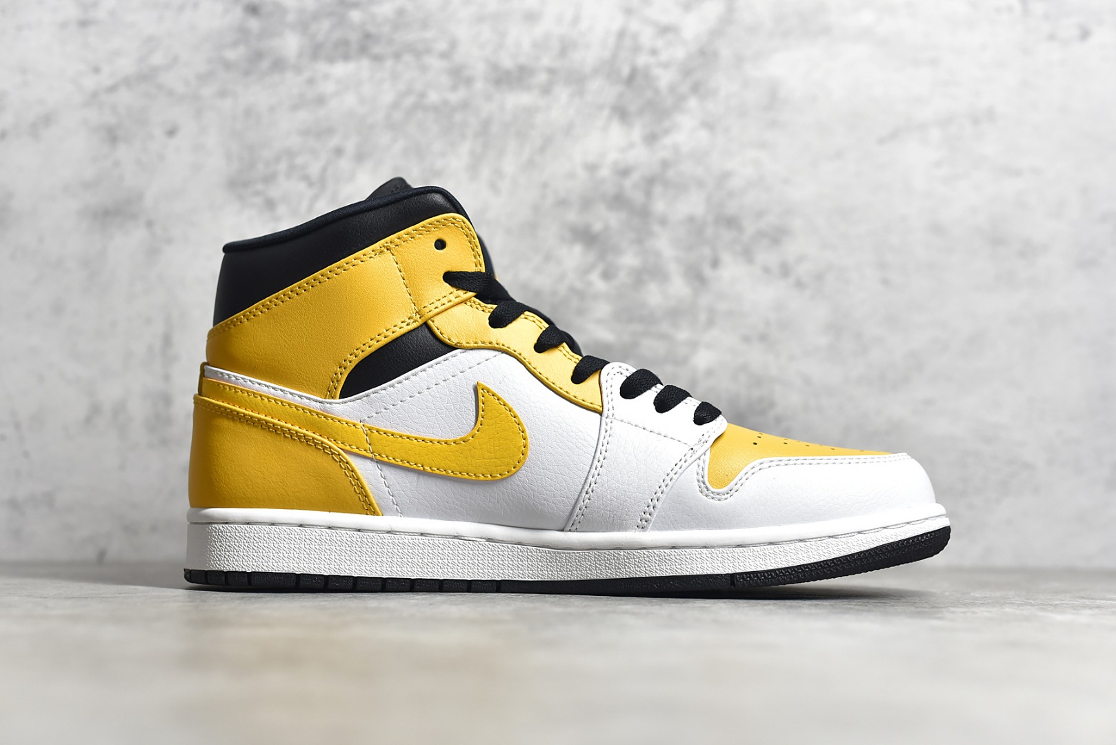 AirJordan1MidSHOES