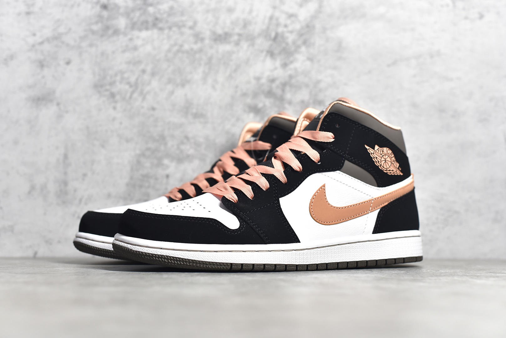 AirJordan1MidSHOES