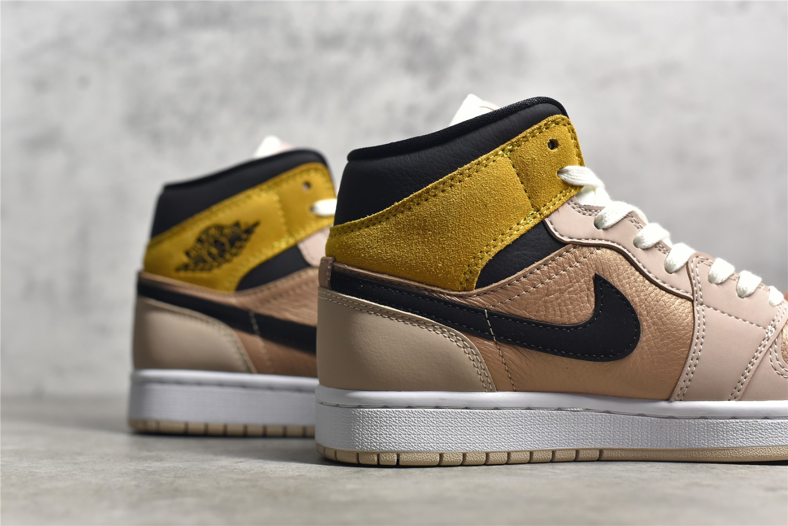 AirJordan1MidSHOES