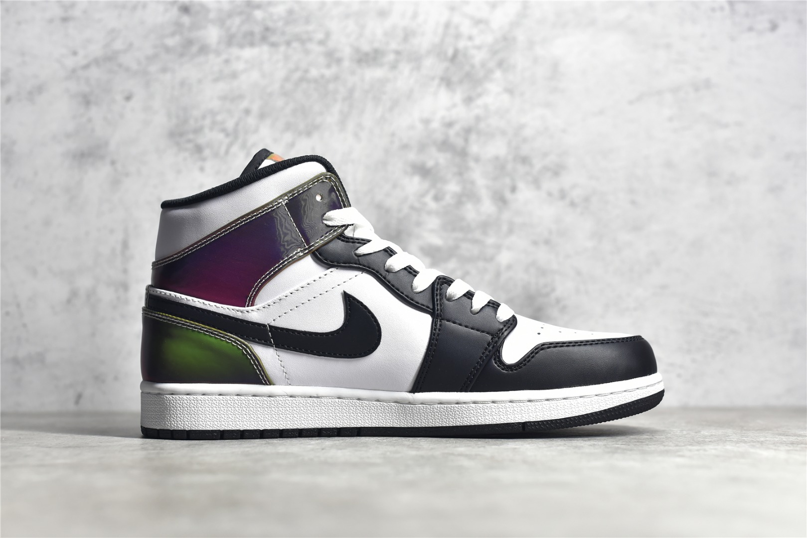 AirJordan1MidSHOES