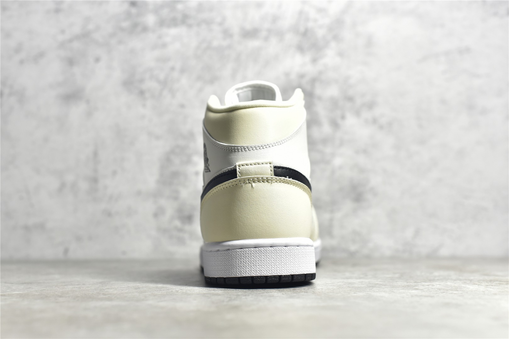 AirJordan1MidSHOES