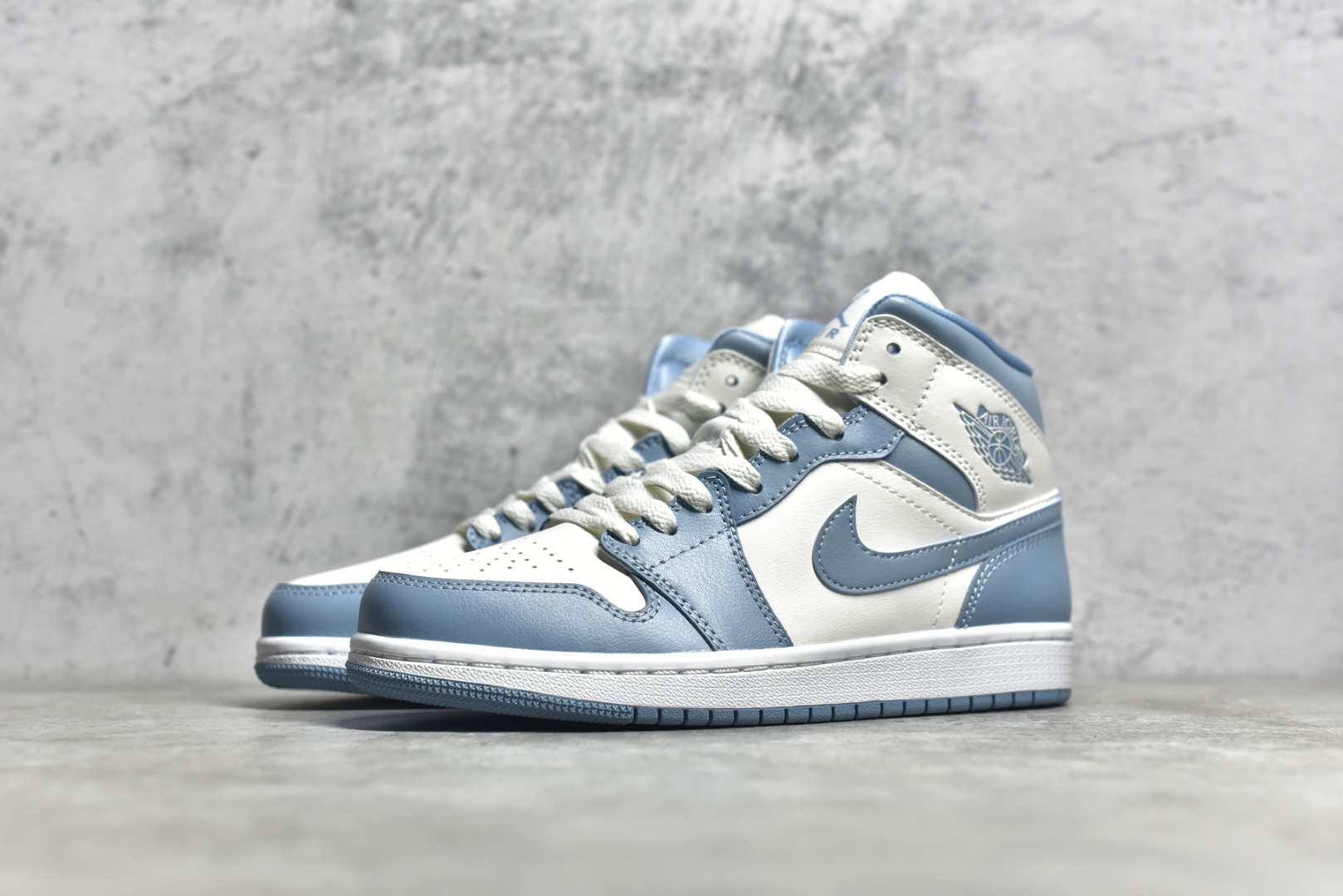 AirJordan1MidSHOES