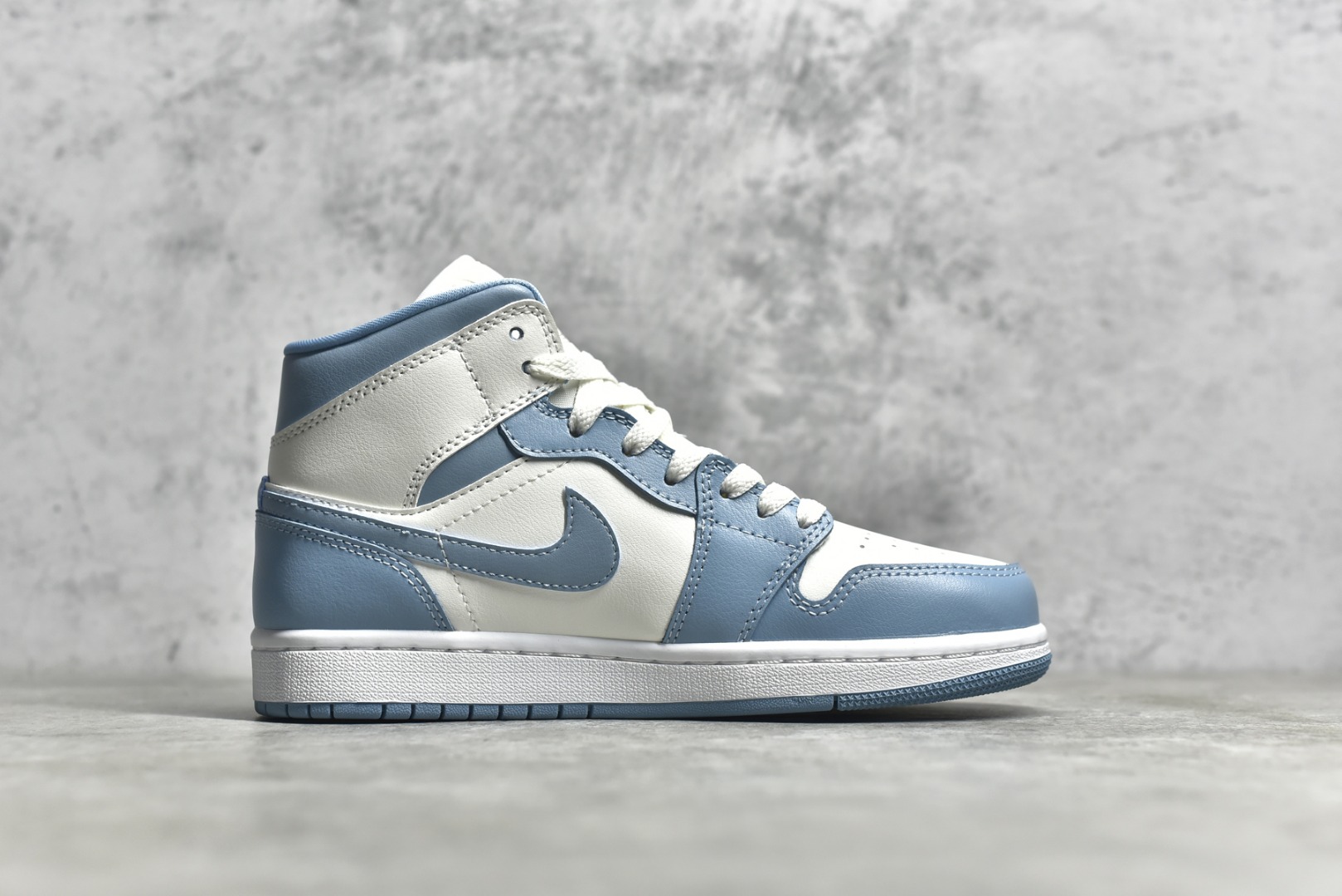 AirJordan1MidSHOES