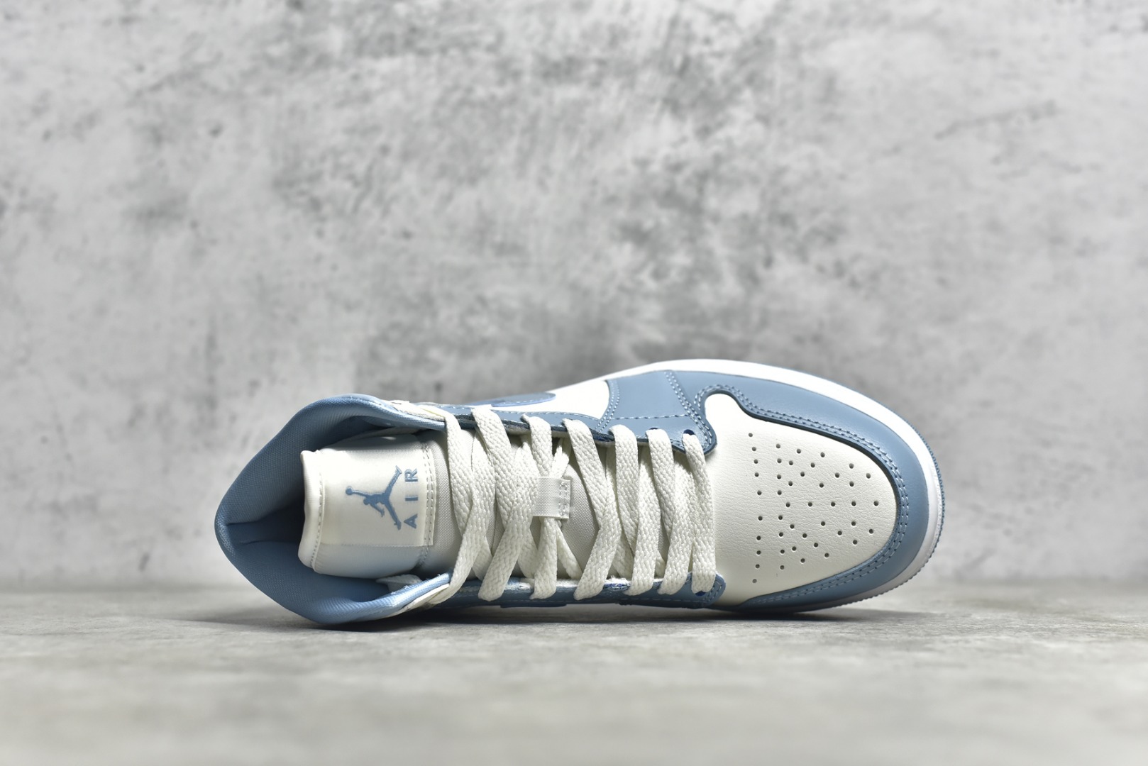 AirJordan1MidSHOES