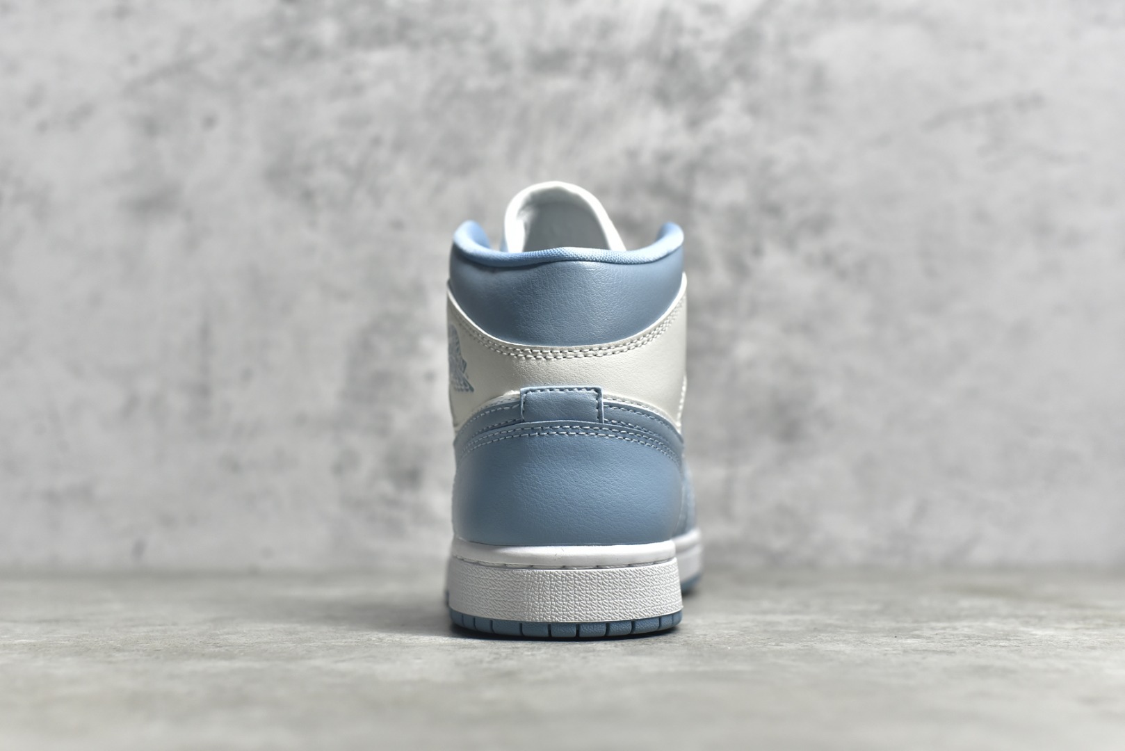 AirJordan1MidSHOES