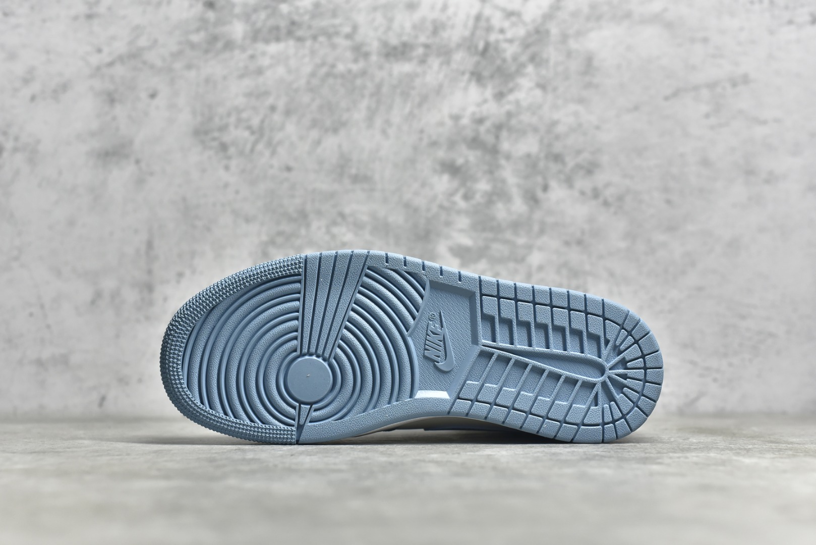 AirJordan1MidSHOES