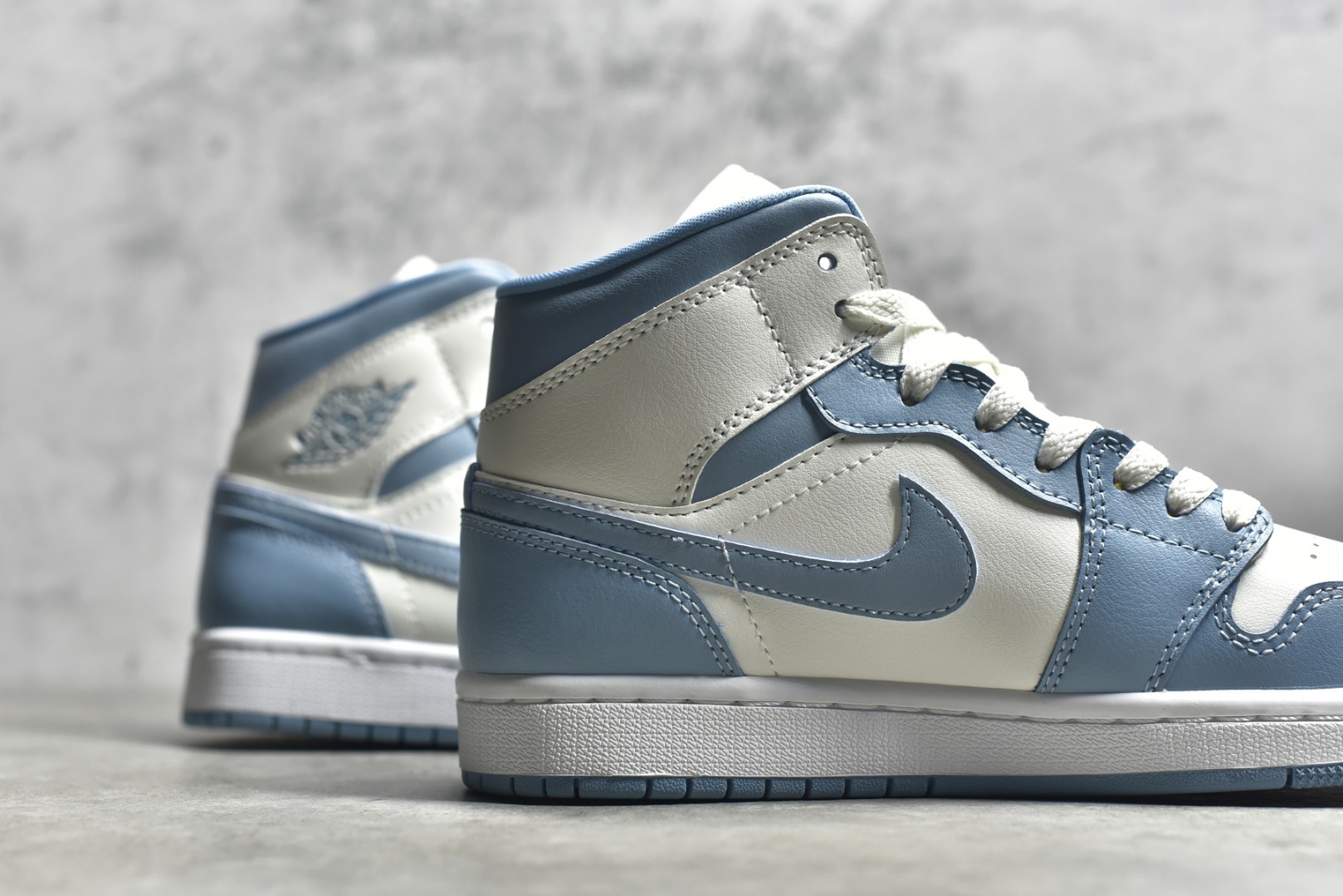 AirJordan1MidSHOES