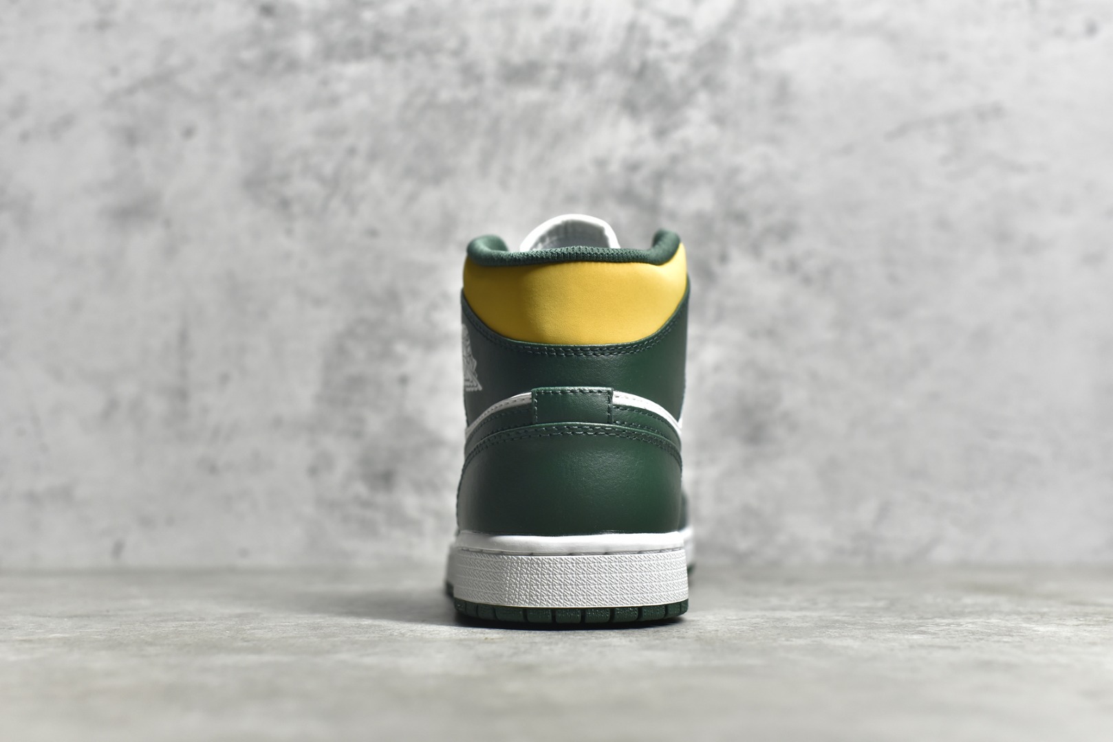AirJordan1MidSHOES
