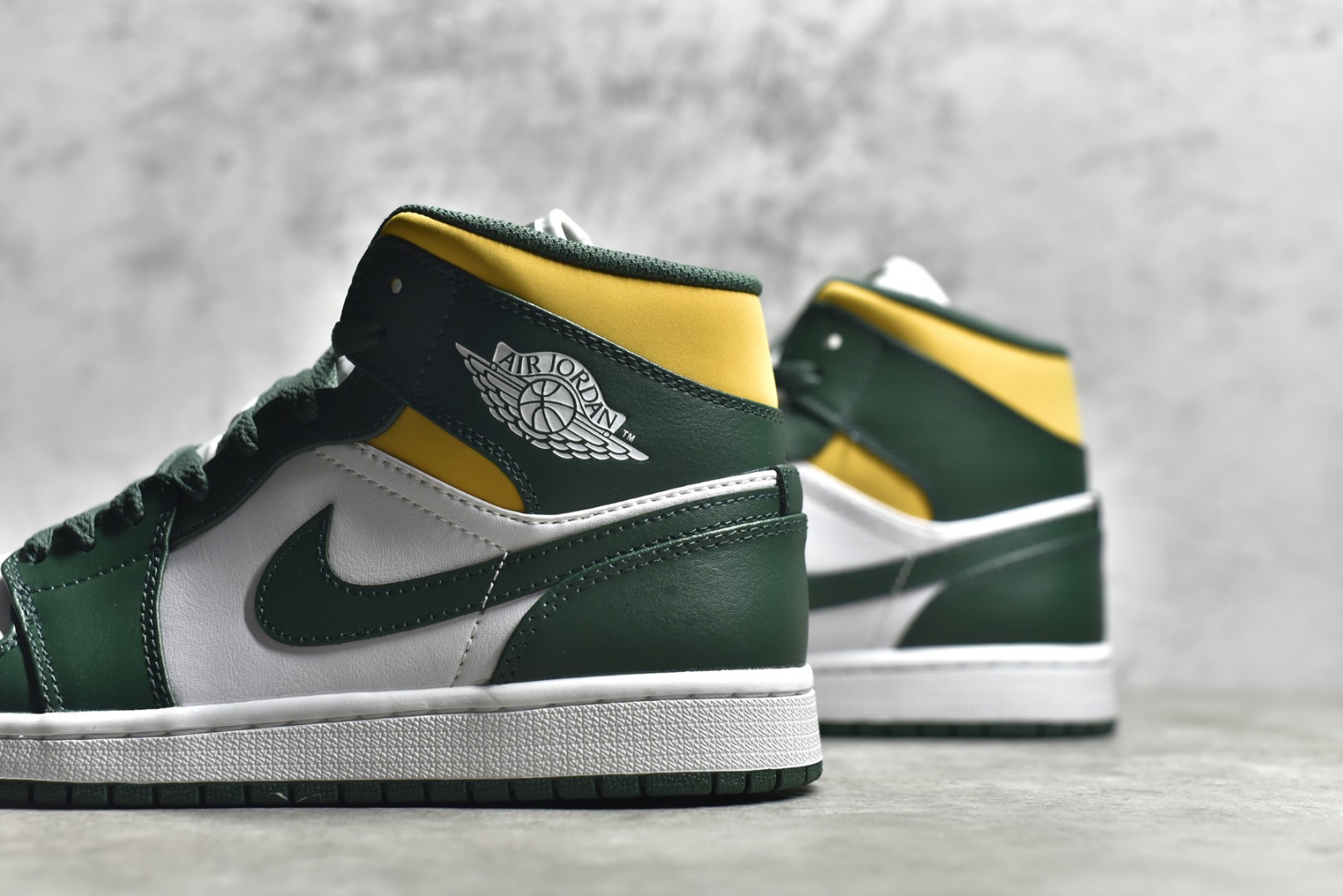 AirJordan1MidSHOES