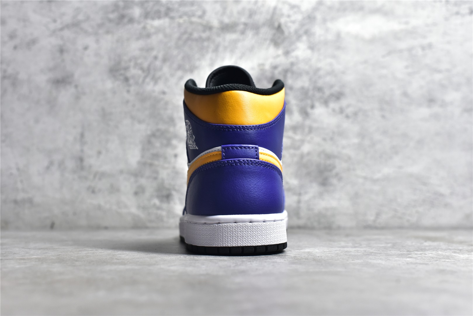 AirJordan1MidSHOES