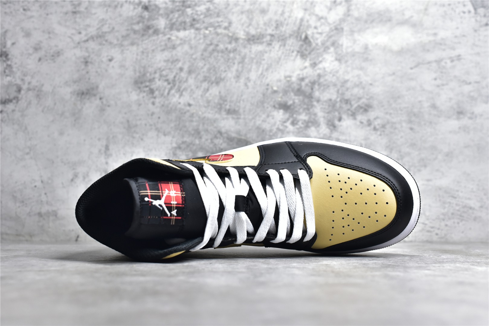 AirJordan1MidSHOES