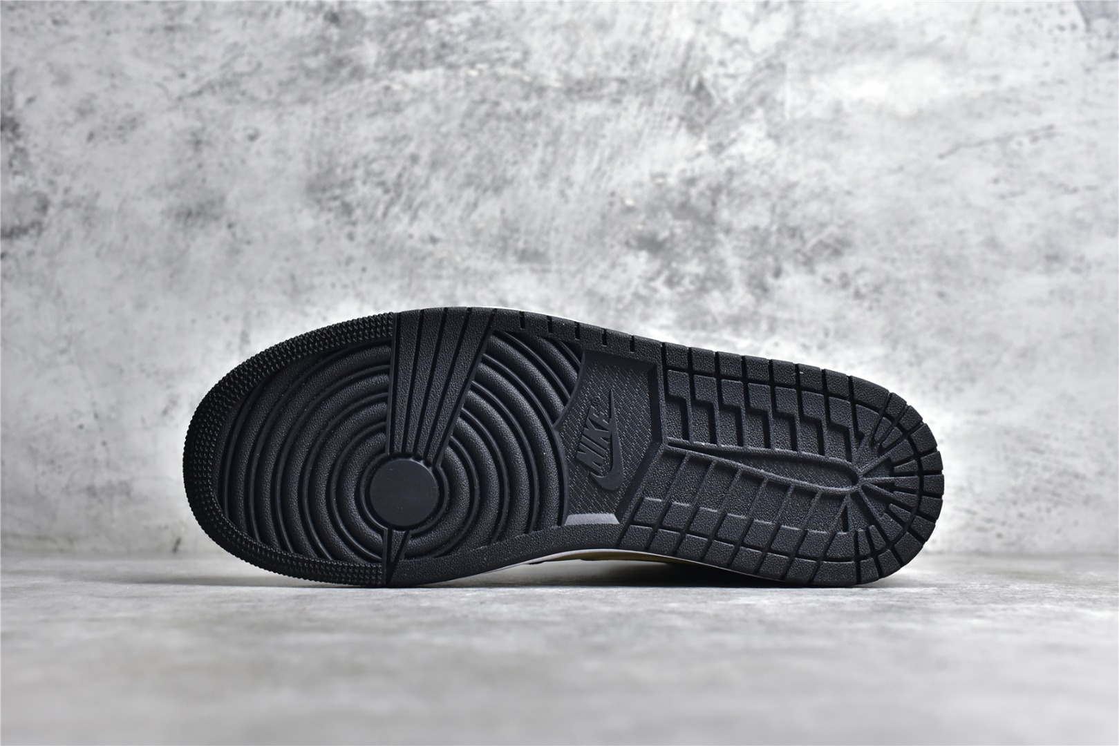 AirJordan1MidSHOES