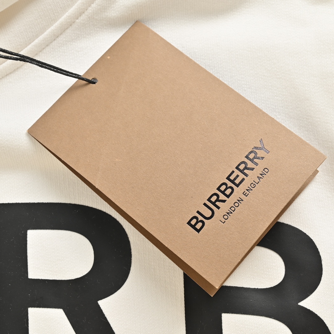 Hoodies & Sweatshirts